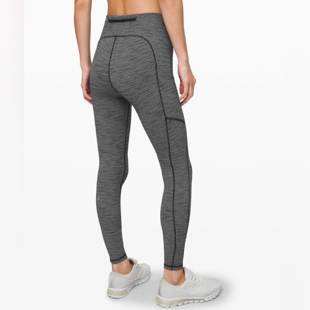 Lululemon Speed Up Tight 28" *Full-On Luxtreme
Luon Variegated Knit size 6 EUC